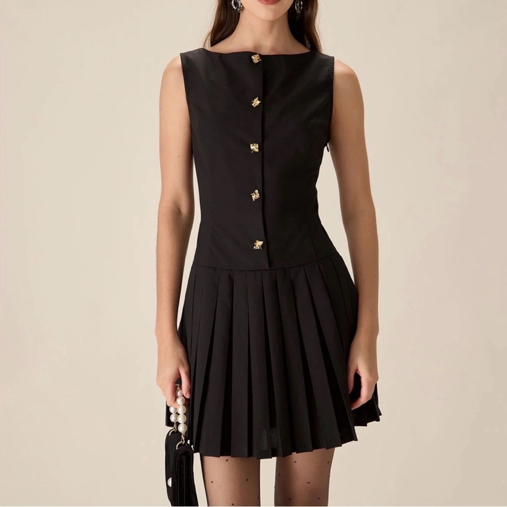 Elegant Black Pleated Dress